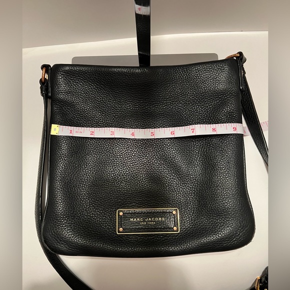 Marc Jacobs New York black pebbled leather crossbody bag with gold hardware - Picture 6 of 10
